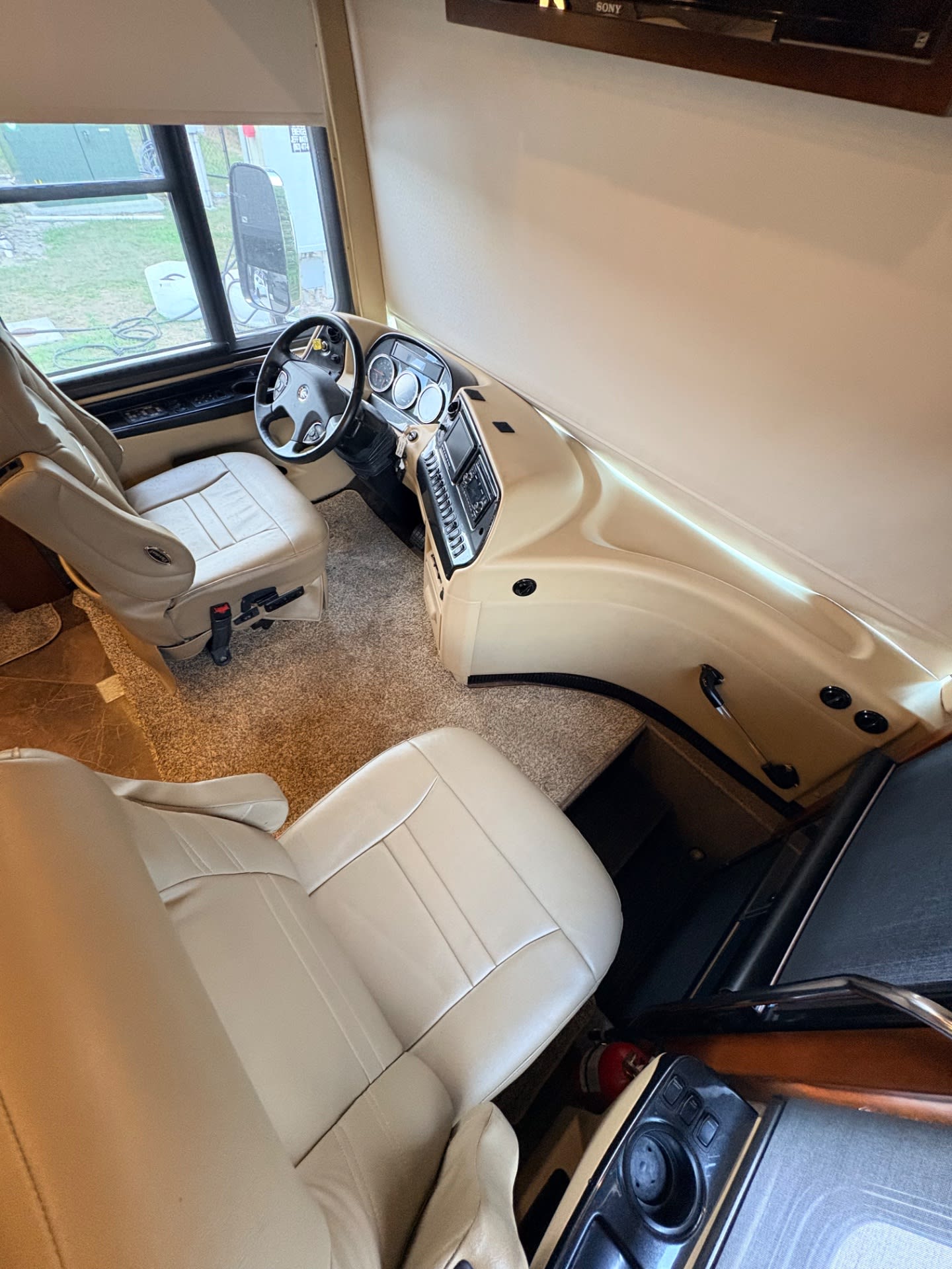 2014 Newmar Dutch Star 4364 - Interior view 3