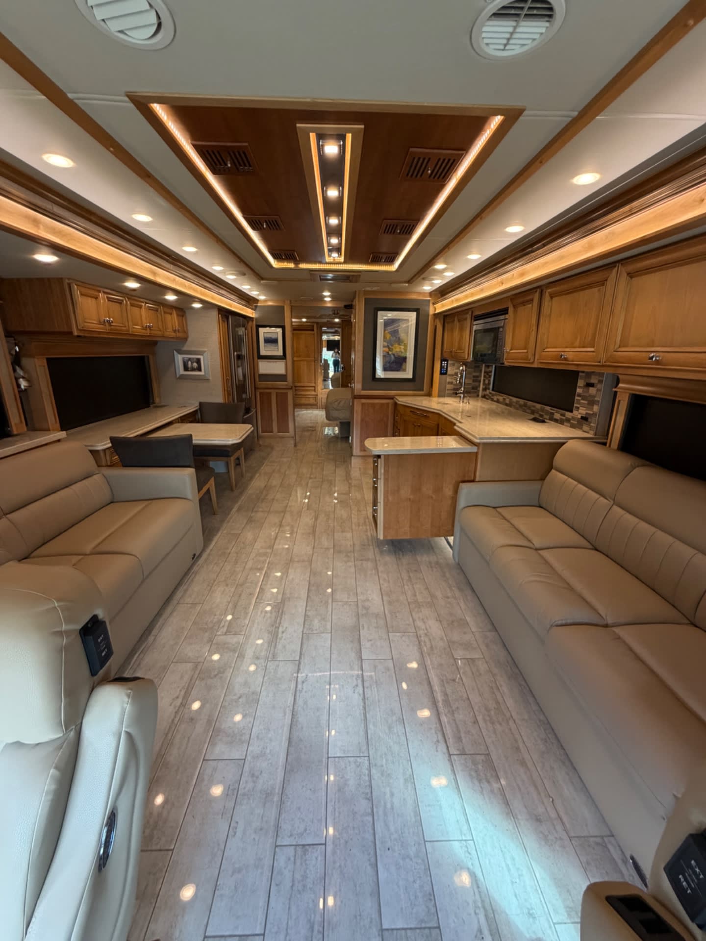2020 Tiffin Phaeton 40 IH - Interior view