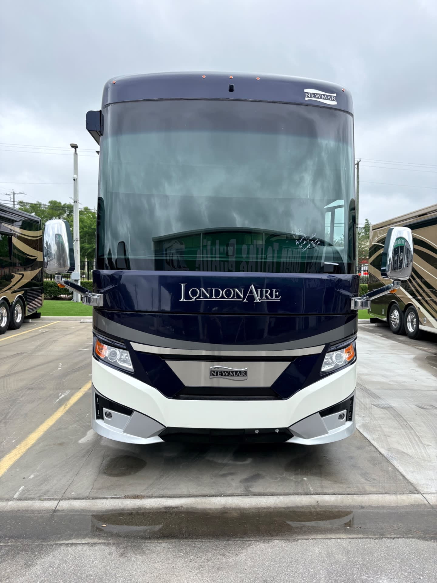2022 Newmar London Aire 4551 SPARTAN - Exterior view 2