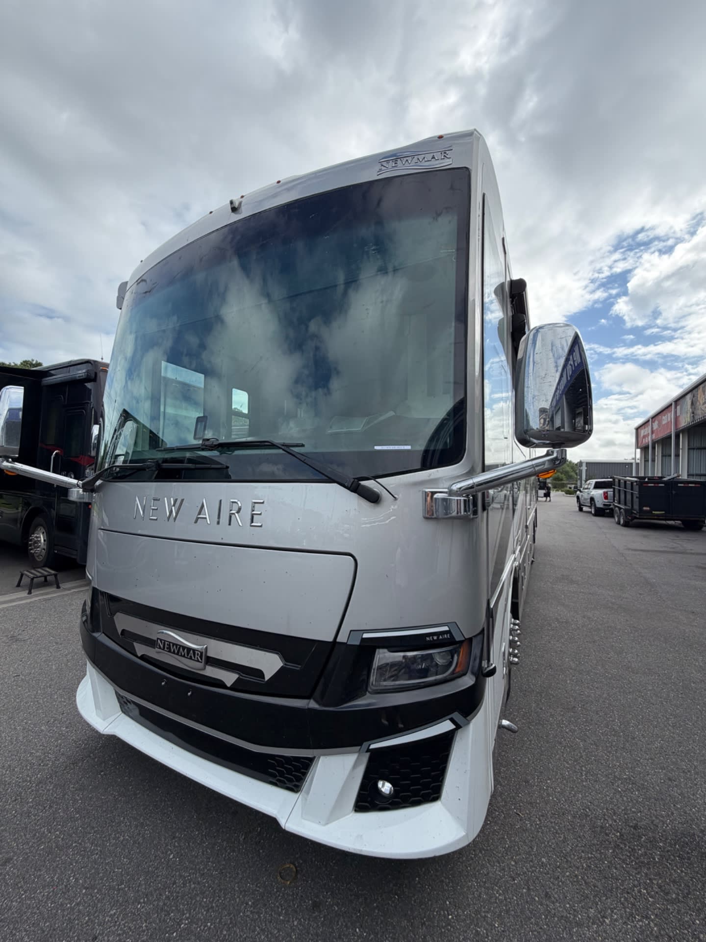 2022 Newmar New Aire 3543 - Exterior view 2