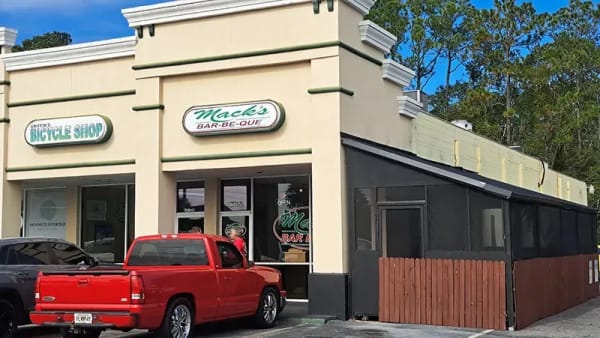 Mack's BAR-BE-QUE