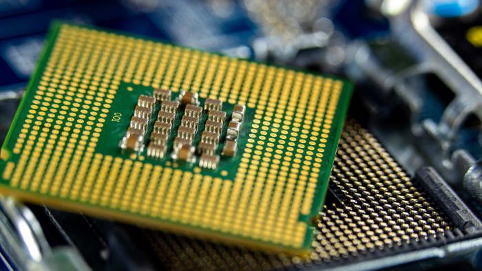Close-up of server processor hardware representing VMware ESX 9 CPU compatibility planning