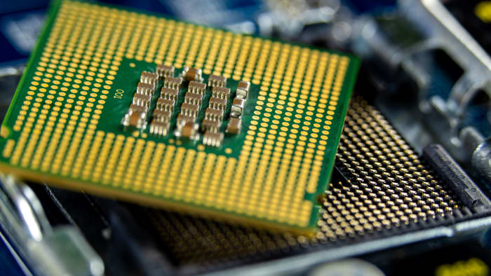 Close-up of server processor hardware representing VMware ESX 9 CPU compatibility planning