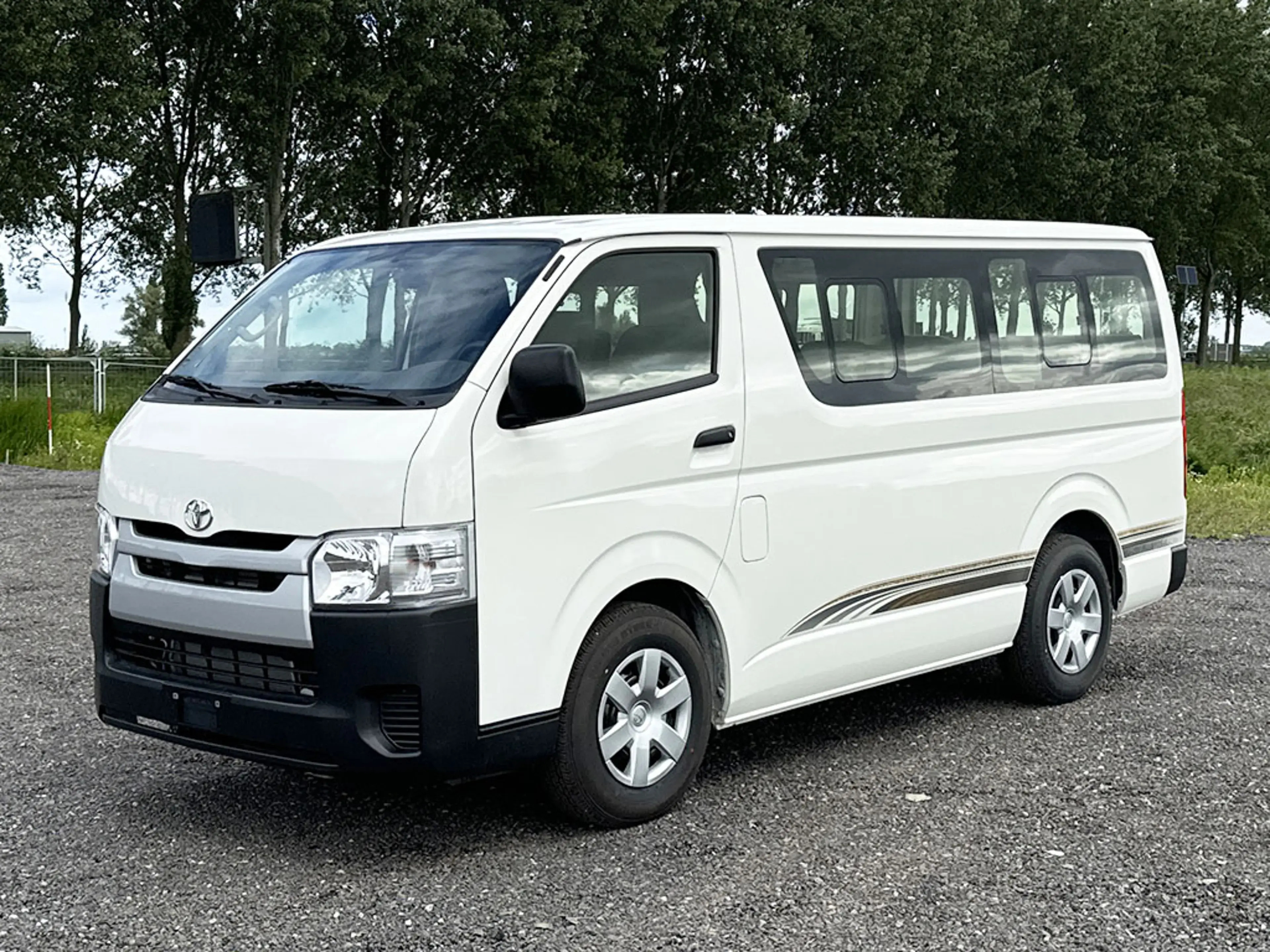Toyota Hiace Standard Roof