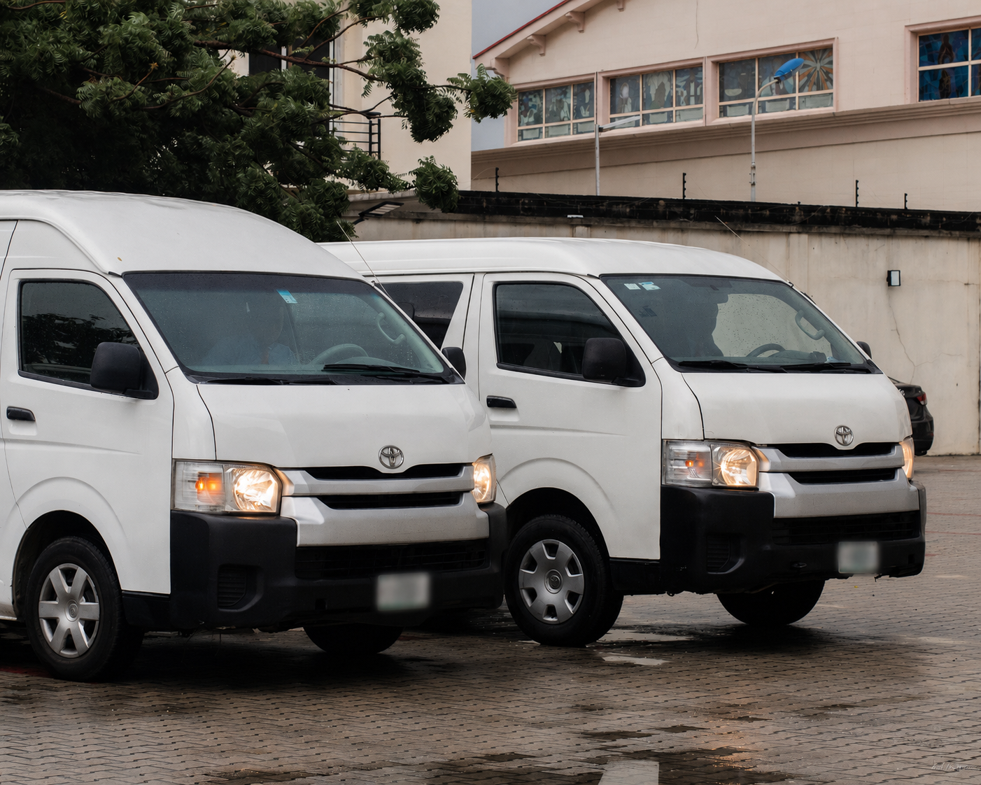 Toyota Hiace Mid Roof (2011)