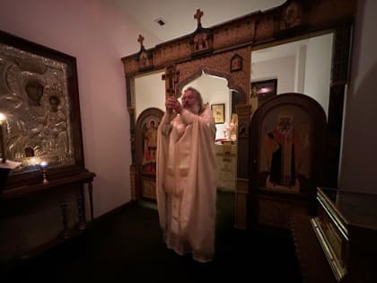 В новогоднюю ночь митрополит Кирилл совершил Литургию в крестовом храме архиерейской резиденции