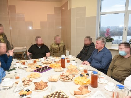 Наиль Магдеев навестил военнослужащих, проходящих лечение