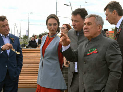 Раис Татарстана осмотрел благоустроенную территорию вдоль Кремлевской дамбы