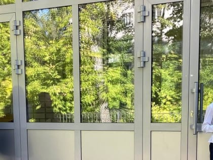 Казанская школа встретила учеников разрушенным входом