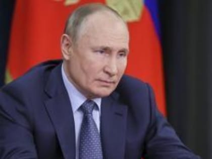 Путин поручил повысить минимальную зарплату еще на десять процентов