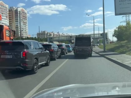 Проспект Победы встал в 3 км пробке из-за Вознесенского тракта