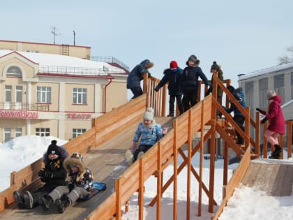 На центрально площади Болгара прошли народные гулянья по случаю Масленицы