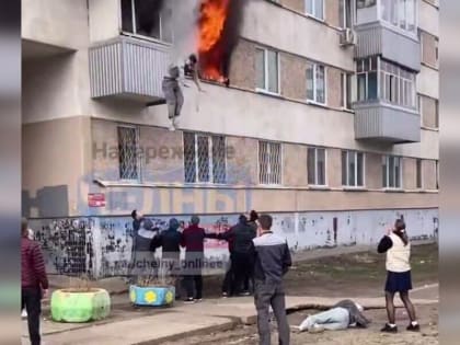В 30 комплексе молодые люди спрыгнули с третьего этажа, спасаясь от пожара