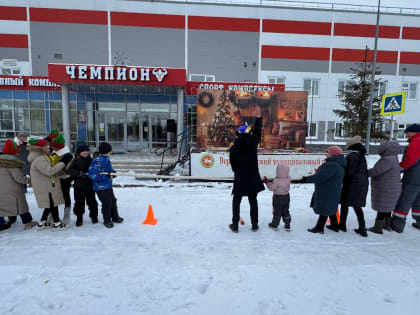 Зимние игры прошли около районной ёлки