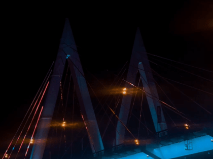 Мост Миллениум получил новую жизнь с помощью освещения