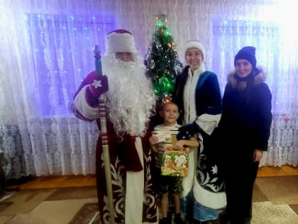 Заместитель руководителя Мешинского СП поздравила детей  с ограниченными возможностями с наступающим новым годом.