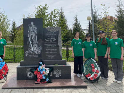 В преддверии Дня Победы экологический отряд гимназии провёл уборку территории мемориального комплекса в парке «Центральный»