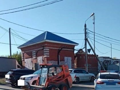 В Альметьевске байкер врезался в мини-погрузчик