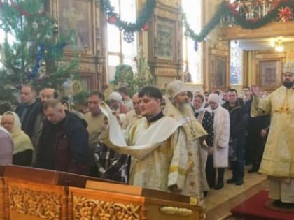 Архиерейское богослужение в Троицком храме Лениногорска в Неделю Богоявления