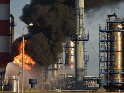 Бензин становится дороже золота: на заправках в России резко подорожало топливо