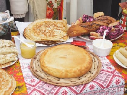 Студенты музыкально-художественного колледжа Лениногорска на масленицу приготовили необычные блины