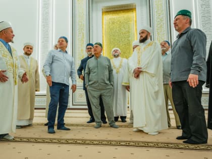 Рустам Минниханов принял участие в праздничном намазе в новой мечети в Казани