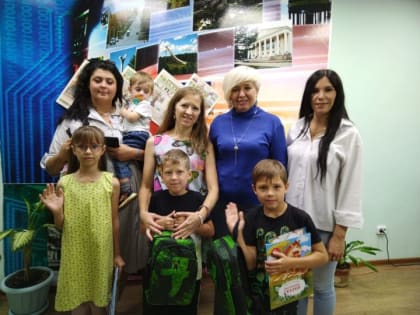 Редакция «Лениногорск-информ» вручила будущим первоклассникам портфели