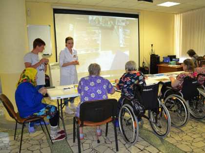 Осенние мастер-классы проходят в Елабужском доме-интернате