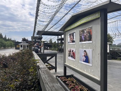 На Кремлевской набережной открылась выставка работ фотографов Республиканской клинической больницы