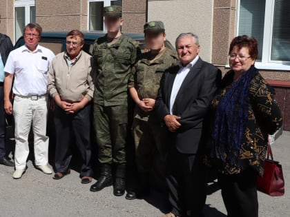 Уроженец Азнакаевского района подарил участникам СВО личный автомобиль