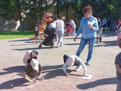 В Сармановском районе прошел конкурс рисунков на асфальте