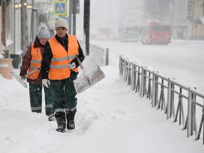 В Казани выросли зарплаты рабочих, которых задействуют в уборке снега