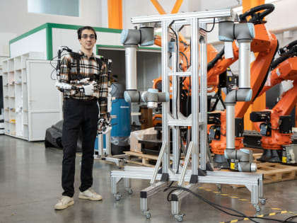 В России тестируют экзоскелет для управления промышленными роботами