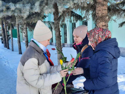 В Нурлате единороссы поздравили женщин с Международным женским днем