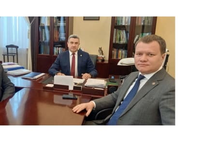 Гава района Радик Ислямов и начальник отдела образования Ильсур Садиков встретились с министром образования и науки Республики Татарстан