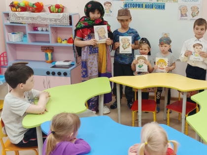 Кого как называть в семье: воспитанники приюта «Забота» сыграли в дидактические игры