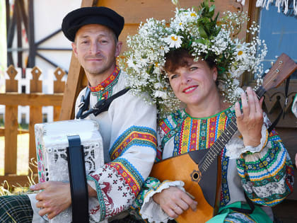Чай из самовара, хороводы и стрельба из лука: в парке им.Урицкого отметят «Яблочный спас»