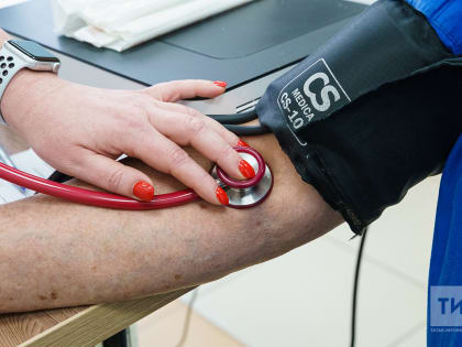 «Все время говорила с ней и молилась»: как врачи выходили малышку весом в 680 граммов