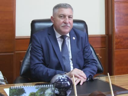 Поздравление Главы Лениногорского муниципального района Рягата Хусаинова с Днем России!