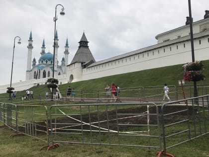 Как выглядит место провала земли под Казанским Кремлем — фото