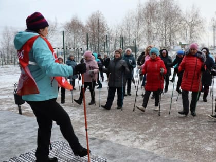 В Менделеевске провели первый фестиваль по скандинавской ходьбе