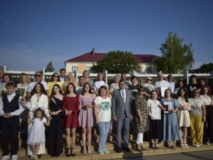 В Бавлинском районе чествовали семейную пару и школьников-медалистов