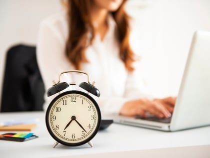 Соблюдаем сроки подачи уведомления об исчисленных суммах налогов,  авансовых платежей