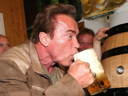 Ученые рассказали, зачем людям старше 60 лет нужно пить пиво каждый день