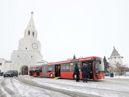 По маршруту №36 в Казани начал курсировать автобус-гармошка вместимостью до 200 человек