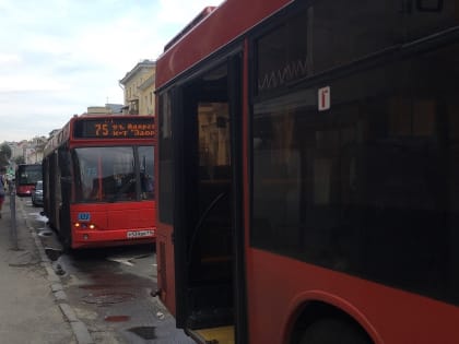 Казанцев закидало осколками из-за ДТП двух автобусов