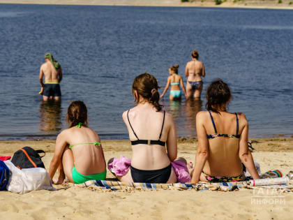 «В группе риска пожилые люди и дети»: врачи объяснили, как татарстанцам спасаться в жару