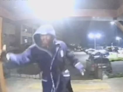 Челнинцы в ужасе от соседа, напавшего с ножом на курьера