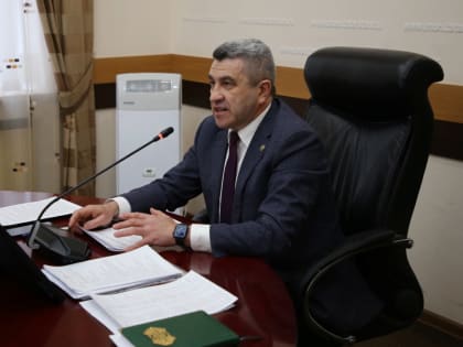 Ильсур Хадиуллин провел совещание руководителей муниципальных органов управления образованием в режиме ВКС