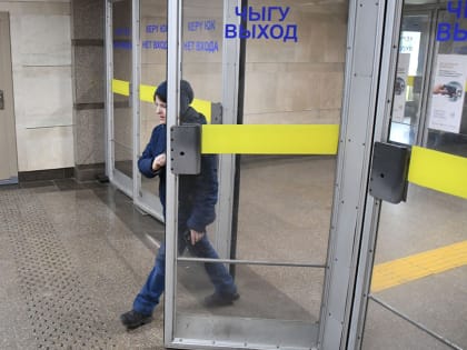 В казанском метрополитене завершают установку второго ряда дверей